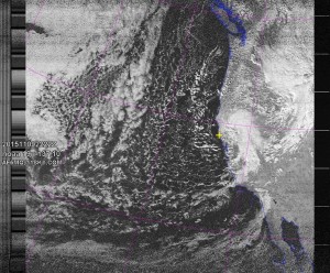 NOAA 19 northbound 56W at 09 Nov 2015 22:22:39 GMT on 137.10MHz, contrast enhancement, Normal projection, Channel A: 2 (near infrared), Channel B: 4 (thermal infrared)